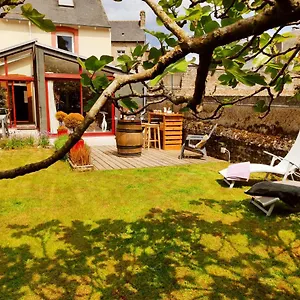 Aux Trois Palmiers Bed & Breakfast